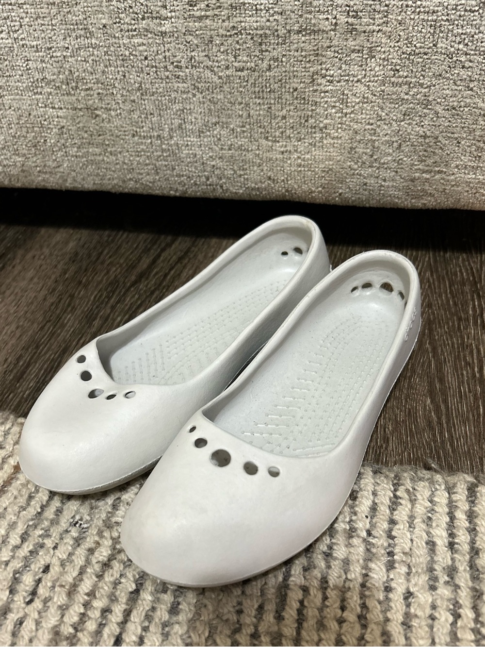 Crocs Classic Women's Ballet Flats Size 6 light gray